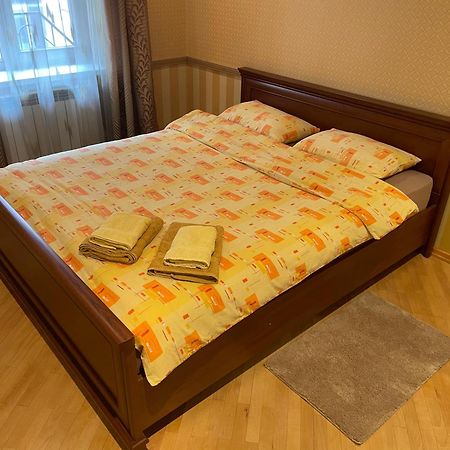 Apartment On Kostyushka 20 ลวีฟ ภายนอก รูปภาพ