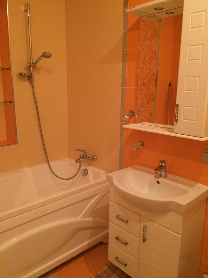 Apartment On Kostyushka 20 ลวีฟ ภายนอก รูปภาพ