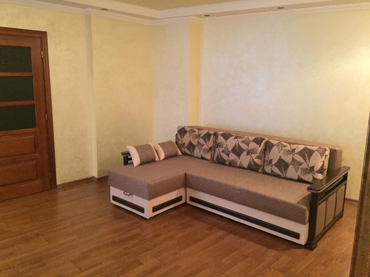 Apartment On Kostyushka 20 ลวีฟ ภายนอก รูปภาพ