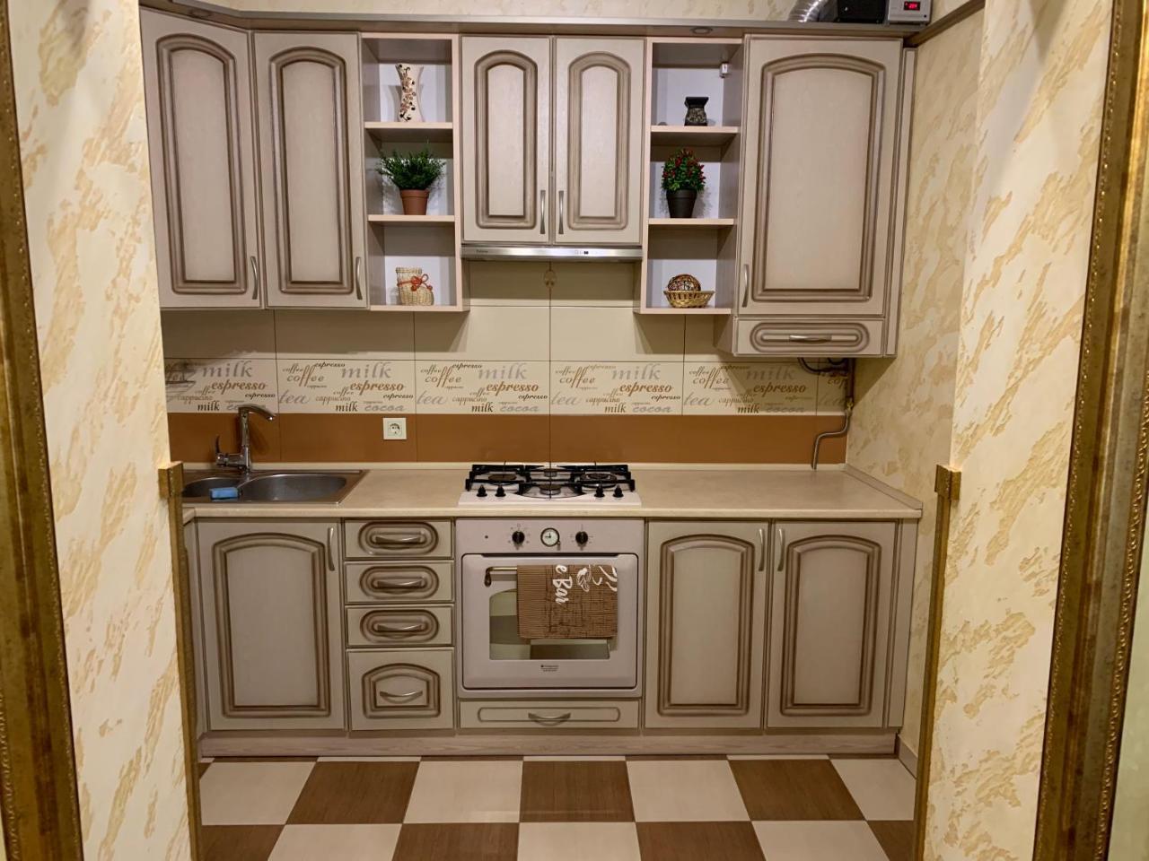 Apartment On Kostyushka 20 ลวีฟ ภายนอก รูปภาพ